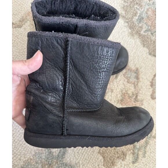 Ugg Australia Shearling Kids Winter Boots Black Size 2 Girls - Picture 1 of 9